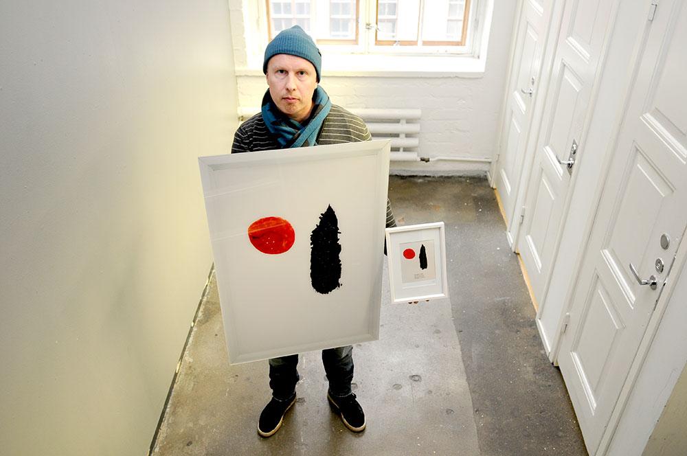 Katalonialaisen kuvataitelijan Joan Mirón inspiroima ruoka-annos on pääosassa Jouni Toivasen näyttelyvalokuvassa.